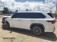 ✅ 2024 Toyota Sequoia SR5 • VIN: 7SVAAABA8RX035036 • Лот: 64946695. Опубликован ранее на Copart с пробегом 32 687 миль. Бесплатный доступ к архиву аукционных продаж из США и подробный отчёт об истории автомобиля на DreamBid. Изображение 2.