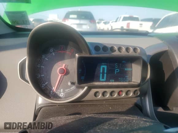 ✅ 2015 Chevrolet Sonic LT • VIN: 1G1JC5SB3F4132963 • Lot: 71799025. Wystawiony na Copart z przebiegiem 76 689 mil. Bezpłatny archiwum sprzedaży aukcyjnych z USA i szczegółowy raport historii pojazdu na DreamBid. Zdjęcie 9.