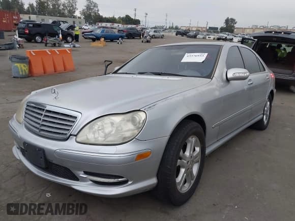 ✅ 2004 Mercedes-Benz S 500 • VIN: WDBNG75J34A392577 • Lot: 43376933. Wystawiony na IAAI z przebiegiem Nie podano. Bezpłatny archiwum sprzedaży aukcyjnych z USA i szczegółowy raport historii pojazdu na DreamBid. Zdjęcie 2.