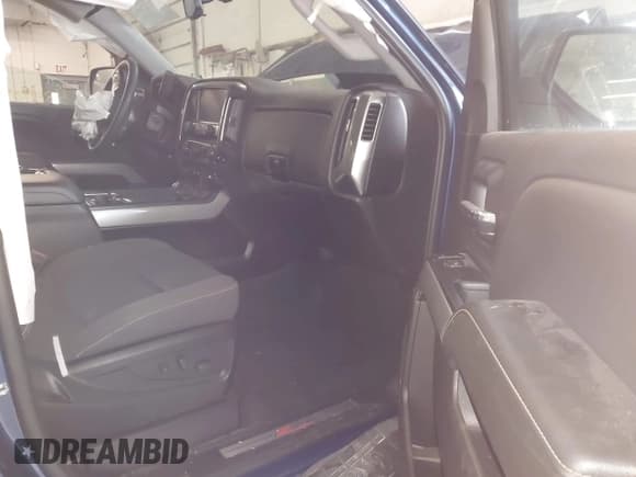 ✅ 2018 Chevrolet Silverado 1500 LT • VIN: 1GCVKRECXJZ131814 • Lot: 43590513. Wystawiony na IAAI z przebiegiem 52 445 mil. Bezpłatny archiwum sprzedaży aukcyjnych z USA i szczegółowy raport historii pojazdu na DreamBid. Zdjęcie 5.