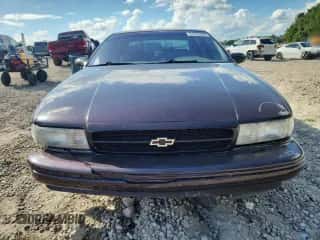 1996 Chevrolet Caprice 1SA Special Value z VIN 1G1BL52P8TR120161, wystawiony jako Copart lot #84745295 z przebiegiem Nie podano mil oraz Szkoda całkowita • Salvage title. Historia ofert i sprzedaży dostępna na DreamBid. Obrazek 5.
