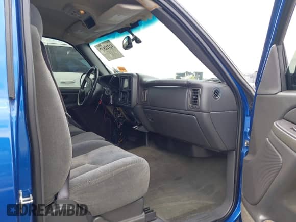 2004 Chevrolet Silverado 1500 z VIN 1GCEC14T74Z219580, wystawiony jako IAAI lot #42222937 z przebiegiem 125 770 mil mil oraz . Historia ofert i sprzedaży dostępna na DreamBid. Obrazek 5.