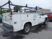 ✅ 2003 Chevrolet Silverado 2500HD Work Truck • VIN: 1GCHC24U73Z165045 • Lot: 42118541. Wystawiony na IAAI z przebiegiem 242 456 mil. Bezpłatny archiwum sprzedaży aukcyjnych z USA i szczegółowy raport historii pojazdu na DreamBid. Zdjęcie 4.