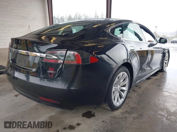 ✅ 2018 Tesla Model S 75D • VIN: 5YJSA1E2XJF264738 • Lot: 42299637. Wystawiony na IAAI z przebiegiem Nie podano. Bezpłatny archiwum sprzedaży aukcyjnych z USA i szczegółowy raport historii pojazdu na DreamBid. Zdjęcie 4.