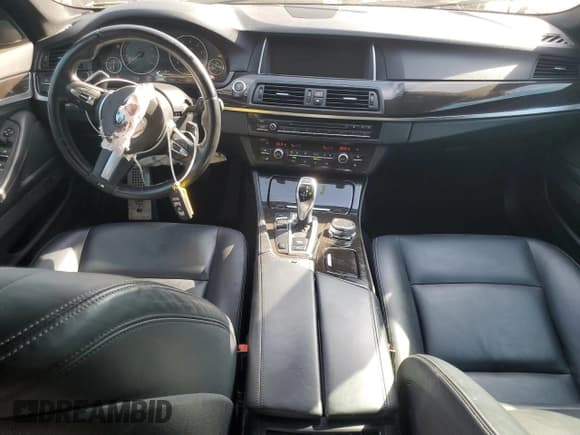 ✅ 2016 BMW 5 Series 528i • VIN: WBA5A5C54GG351015 • Lot: 87009475. Wystawiony na Copart z przebiegiem 83 680 mil. Bezpłatny archiwum sprzedaży aukcyjnych z USA i szczegółowy raport historii pojazdu na DreamBid. Zdjęcie 8.