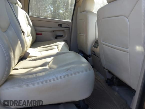 ✅ 2004 Chevrolet Suburban LS • VIN: 1GNEC16Z14J112645 • Лот: 41699031. Опубликован ранее на IAAI с пробегом 105 707 миль. Бесплатный доступ к архиву аукционных продаж из США и подробный отчёт об истории автомобиля на DreamBid. Изображение 8.