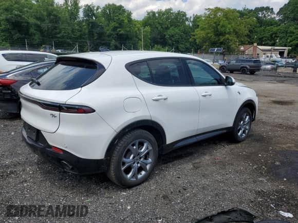 2024 Dodge Hornet R/T z VIN ZACPDFCW4R3A32891, wystawiony jako Copart lot #59114845 z przebiegiem 5 860 mil mil oraz Nie do naprawy • Non repairable. Historia ofert i sprzedaży dostępna na DreamBid. Obrazek 3.