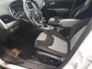 ✅ 2014 Jeep Cherokee Altitude • VIN: 1C4PJMCS6EW142759 • Lot: 57856075. Wystawiony na Copart z przebiegiem 104 969 mil. Bezpłatny archiwum sprzedaży aukcyjnych z USA i szczegółowy raport historii pojazdu na DreamBid. Zdjęcie 7.