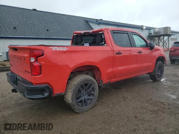 ✅ 2022 Chevrolet Silverado 1500 Custom Trail Boss • VIN: 1GCPYCEL5NZ228882 • Lot: 57828225. Wystawiony na Copart z przebiegiem 43 029 mil. Bezpłatny archiwum sprzedaży aukcyjnych z USA i szczegółowy raport historii pojazdu na DreamBid. Zdjęcie 3.