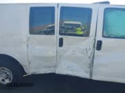 ✅ 2020 Chevrolet Express Cargo • VIN: 1GCWGAFP7L1254738 • Lot: 42937574. Wystawiony na IAAI z przebiegiem 48 077 mil. Bezpłatny archiwum sprzedaży aukcyjnych z USA i szczegółowy raport historii pojazdu na DreamBid. Zdjęcie 6.