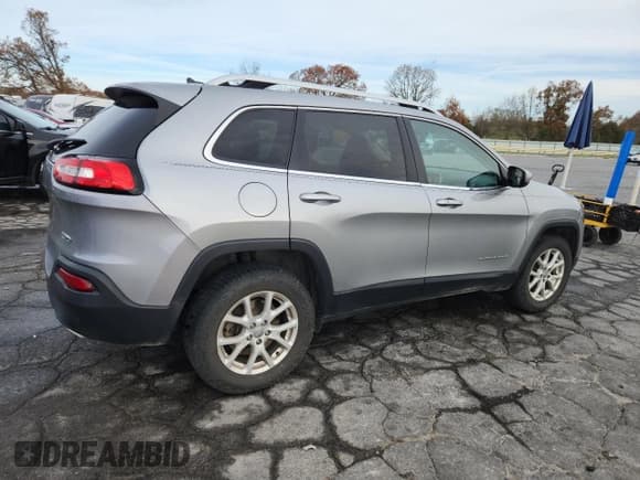 ✅ 2015 Jeep Cherokee Latitude • VIN: 1C4PJMCS9FW709421 • Lot: 91916975. Wystawiony na Copart z przebiegiem 175 304 mil. Bezpłatny archiwum sprzedaży aukcyjnych z USA i szczegółowy raport historii pojazdu na DreamBid. Zdjęcie 3.