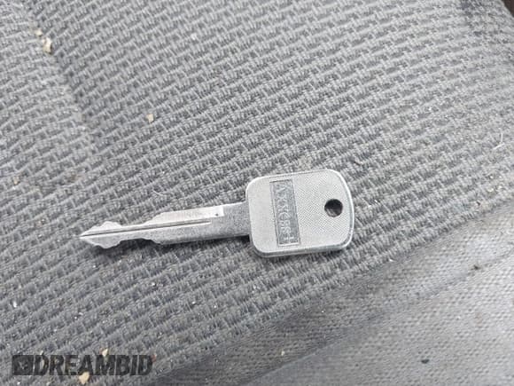 ✅ 2005 Ford F-250 XL • VIN: 1FTSW20585EC92084 • Лот: 42333523. Опубликован ранее на IAAI с пробегом 228 500 миль. Бесплатный доступ к архиву аукционных продаж из США и подробный отчёт об истории автомобиля на DreamBid. Изображение 11.