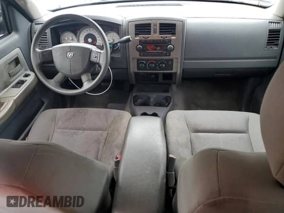 2006 Dodge Dakota SLT z VIN 1D7HE42N16S702822, wystawiony jako Copart lot #44034175 z przebiegiem 141 509 mil mil oraz Szkoda całkowita • Salvage title. Historia ofert i sprzedaży dostępna na DreamBid. Obrazek 8.