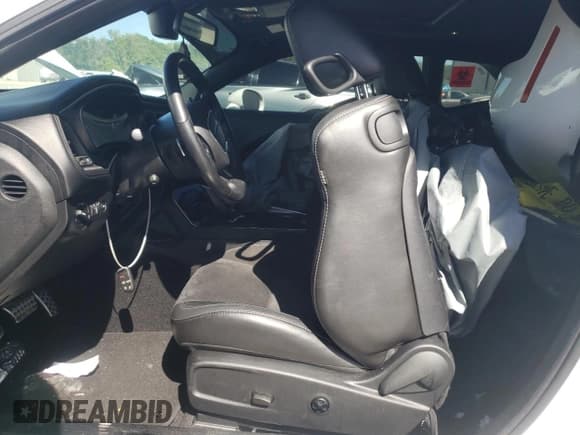 ✅ 2021 Dodge Challenger R/T • VIN: 2C3CDZBTXMH567772 • Lot: 63748284. Wystawiony na Copart z przebiegiem 33 995 mil. Bezpłatny archiwum sprzedaży aukcyjnych z USA i szczegółowy raport historii pojazdu na DreamBid. Zdjęcie 7.