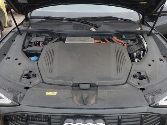 ✅ 2021 Audi e-tron Premium Plus • VIN: WA1LAAGEXMB019208 • Lot: 41725933. Listed on IAAI with 51,565 mi. Free auction sales archive from the USA and detailed vehicle history report at DreamBid. Image 10.