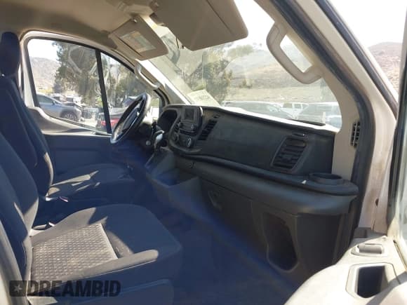 ✅ 2020 Ford Transit Cargo • VIN: 1FTBR1Y86LKB13801 • Lot: 42218592. Listed on IAAI with 49,415 mi. Free auction sales archive from the USA and detailed vehicle history report at DreamBid. Image 5.