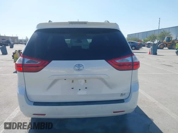 ✅ 2019 Toyota Sienna XLE • VIN: 5TDDZ3DC1KS224861 • Lot: 42093799. Listed on IAAI with 68,651 mi. Free auction sales archive from the USA and detailed vehicle history report at DreamBid. Image 16.