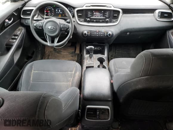 ✅ 2017 Kia Sorento LX • VIN: 5XYPGDA53HG209816 • Lot: 44679745. Listed on Copart with 95,022 mi. Free auction sales archive from the USA and detailed vehicle history report at DreamBid. Image 8.