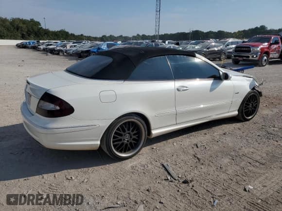 ✅ 2009 Mercedes-Benz CLK 350 • VIN: WDBTK56F19T104202 • Lot: 80901985. Listed on Copart with 107,745 mi. Free auction sales archive from the USA and detailed vehicle history report at DreamBid. Image 3.