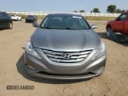 ✅ 2013 Hyundai Sonata SE • VIN: 5NPEC4ABXDH572335 • Lot: 70749614. Listed on Copart with 141,051 mi. Free auction sales archive from the USA and detailed vehicle history report at DreamBid. Image 5.