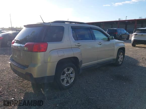 ✅ 2013 GMC Terrain SLT • VIN: 2GKALUEK9D6210398 • Lot: 43472077. Wystawiony na IAAI z przebiegiem 174 772 mil. Bezpłatny archiwum sprzedaży aukcyjnych z USA i szczegółowy raport historii pojazdu na DreamBid. Zdjęcie 4.