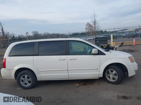 ✅ 2008 Dodge Grand Caravan SXT • VIN: 1D8HN54PX8B125596 • Lot: 43754059. Listed on IAAI with 124,926 mi. Free auction sales archive from the USA and detailed vehicle history report at DreamBid. Image 14.