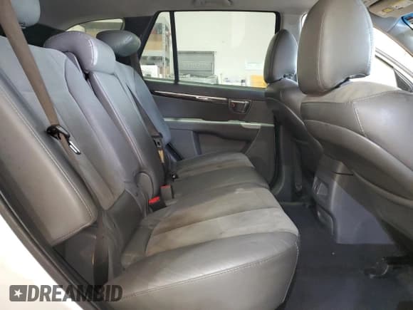 ✅ 2011 Hyundai Santa Fe SE • VIN: 5XYZHDAG5BG046293 • Lot: 82055114. Listed on Copart with 245,922 mi. Free auction sales archive from the USA and detailed vehicle history report at DreamBid. Image 12.