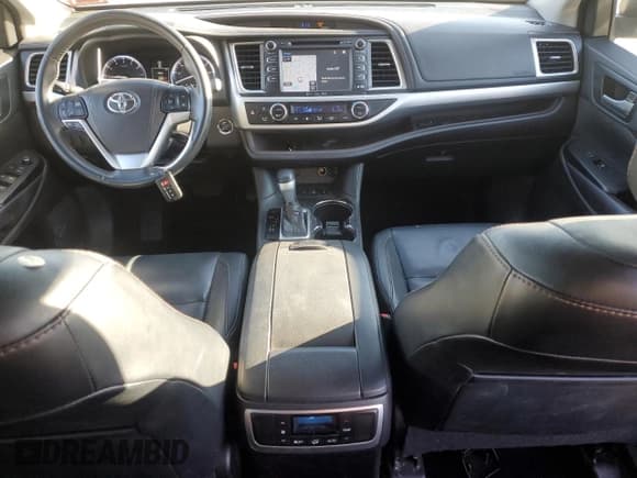 ✅ 2016 Toyota Highlander XLE • VIN: 5TDJKRFH9GS504134 • Lot: 90221215. Wystawiony na Copart z przebiegiem 79 181 mil. Bezpłatny archiwum sprzedaży aukcyjnych z USA i szczegółowy raport historii pojazdu na DreamBid. Zdjęcie 8.