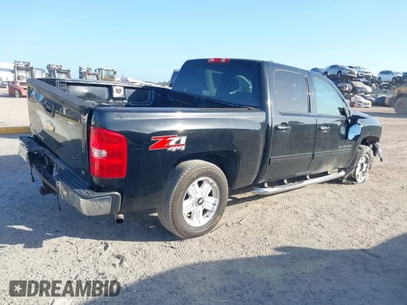 ✅ 2013 Chevrolet Silverado 1500 LT • VIN: 3GCPKSE77DG256616 • Lot: 43355281. Wystawiony na IAAI z przebiegiem 192 834 mil. Bezpłatny archiwum sprzedaży aukcyjnych z USA i szczegółowy raport historii pojazdu na DreamBid. Zdjęcie 4.