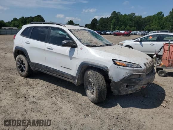 ✅ 2018 Jeep Cherokee Trailhawk • VIN: 1C4PJMBB6JD567650 • Lot: 54847595. Wystawiony na Copart z przebiegiem 117 106 mil. Bezpłatny archiwum sprzedaży aukcyjnych z USA i szczegółowy raport historii pojazdu na DreamBid. Zdjęcie 4.