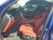 ✅ 2022 BMW X5 M • VIN: 5YMJU0C0XN9M84046 • Lot: 69644644. Wystawiony na Copart z przebiegiem 20 592 mil. Bezpłatny archiwum sprzedaży aukcyjnych z USA i szczegółowy raport historii pojazdu na DreamBid. Zdjęcie 7.