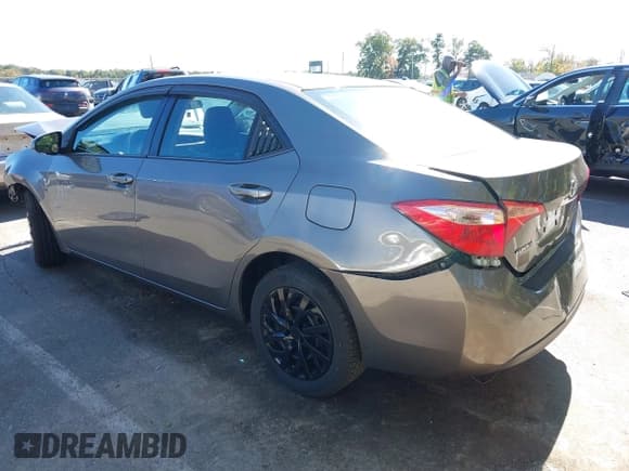 ✅ 2018 Toyota Corolla LE • VIN: 2T1BURHE2JC010649 • Lot: 43414190. Wystawiony na IAAI z przebiegiem 88 407 mil. Bezpłatny archiwum sprzedaży aukcyjnych z USA i szczegółowy raport historii pojazdu na DreamBid. Zdjęcie 3.