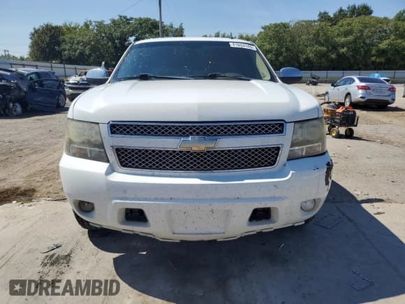 ✅ 2009 Chevrolet Suburban LTZ • VIN: 1GNFC36J29R300643 • Lot: 81653145. Wystawiony na Copart z przebiegiem 213 084 mil. Bezpłatny archiwum sprzedaży aukcyjnych z USA i szczegółowy raport historii pojazdu na DreamBid. Zdjęcie 5.