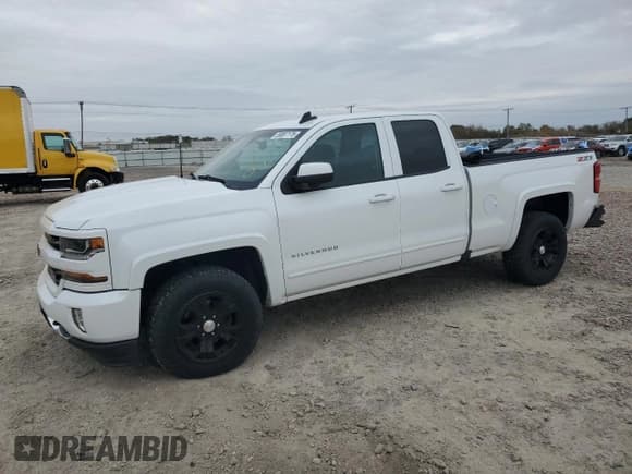 ✅ 2017 Chevrolet Silverado 1500 LT • VIN: 1GCVKREC8HZ115704 • Лот: 89887175. Опубликован ранее на Copart с пробегом 158 534 миль. Бесплатный доступ к архиву аукционных продаж из США и подробный отчёт об истории автомобиля на DreamBid. Изображение 1.