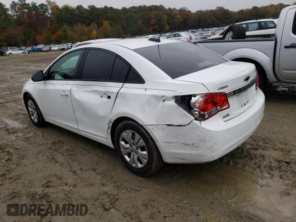 ✅ 2015 Chevrolet Cruze LS • VIN: 1G1PA5SH5F7206113 • Лот: 64486472. Опубликован ранее на Copart с пробегом 108 870 миль. Бесплатный доступ к архиву аукционных продаж из США и подробный отчёт об истории автомобиля на DreamBid. Изображение 3.