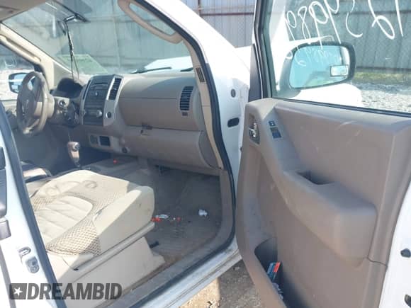 2011 Nissan Frontier SV z VIN 1N6AD0CU0BC423280, wystawiony jako IAAI lot #42399892 z przebiegiem 174 101 mil mil oraz . Historia ofert i sprzedaży dostępna na DreamBid. Obrazek 5.