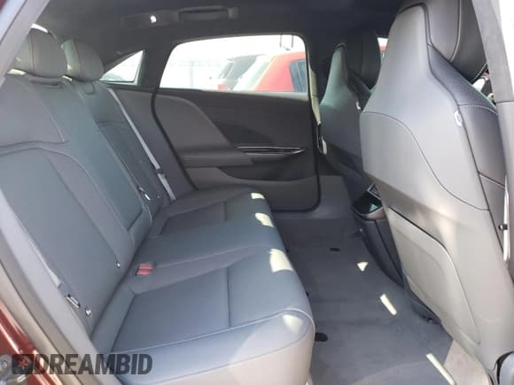 ✅ 2023 Lucid Air Pure • VIN: 50EA1PFA2PA007509 • Lot: 72772284. Wystawiony na Copart z przebiegiem 8 761 mil. Bezpłatny archiwum sprzedaży aukcyjnych z USA i szczegółowy raport historii pojazdu na DreamBid. Zdjęcie 10.