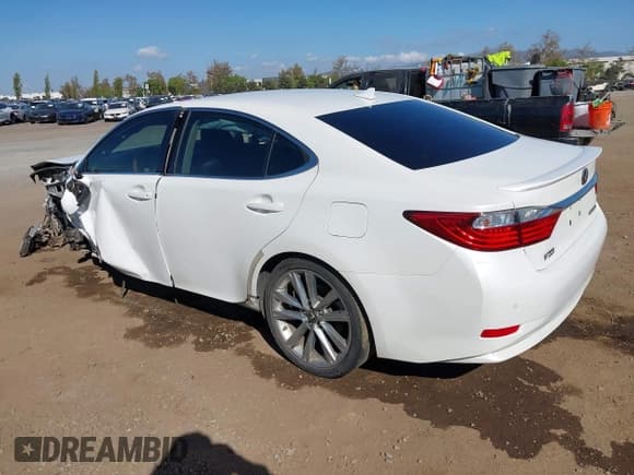✅ 2013 Lexus ES 300h • VIN: JTHBW1GG3D2038380 • Lot: 43502080. Wystawiony na IAAI z przebiegiem 193 126 mil. Bezpłatny archiwum sprzedaży aukcyjnych z USA i szczegółowy raport historii pojazdu na DreamBid. Zdjęcie 3.