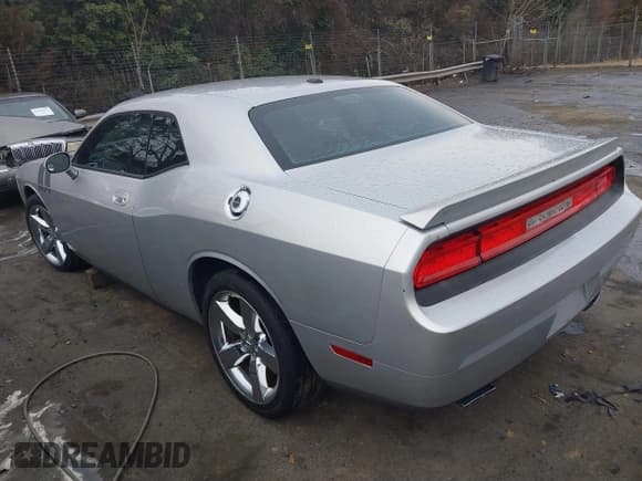 ✅ 2010 Dodge Challenger R/T Classic • VIN: 2B3CJ5DT3AH217956 • Lot: 41513834. Wystawiony na IAAI z przebiegiem 111 320 mil. Bezpłatny archiwum sprzedaży aukcyjnych z USA i szczegółowy raport historii pojazdu na DreamBid. Zdjęcie 3.