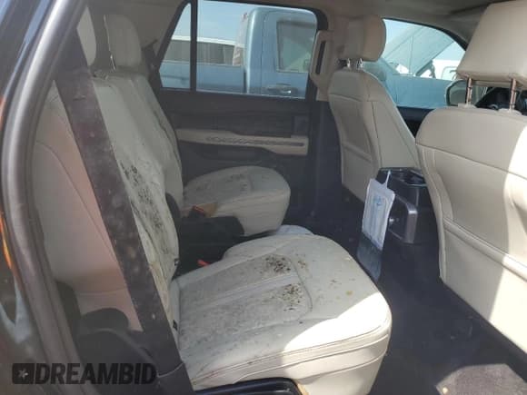 ✅ 2020 Ford Expedition Platinum • VIN: 1FMJU1LT9LEA68496 • Lot: 76551844. Wystawiony na Copart z przebiegiem Nie podano. Bezpłatny archiwum sprzedaży aukcyjnych z USA i szczegółowy raport historii pojazdu na DreamBid. Zdjęcie 11.