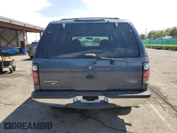 ✅ 2002 Ford Expedition XLT • VIN: 1FMRU15W12LA56279 • Lot: 70872685. Wystawiony na Copart z przebiegiem 180 261 mil. Bezpłatny archiwum sprzedaży aukcyjnych z USA i szczegółowy raport historii pojazdu na DreamBid. Zdjęcie 6.
