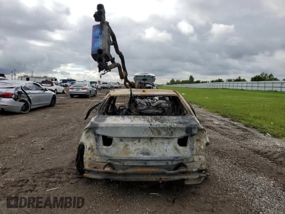 ✅ 2017 BMW M3 • VIN: WBS8M9C59H5G84768 • Lot: 71323284. Listed on Copart with Not provided. Free auction sales archive from the USA and detailed vehicle history report at DreamBid. Image 6.