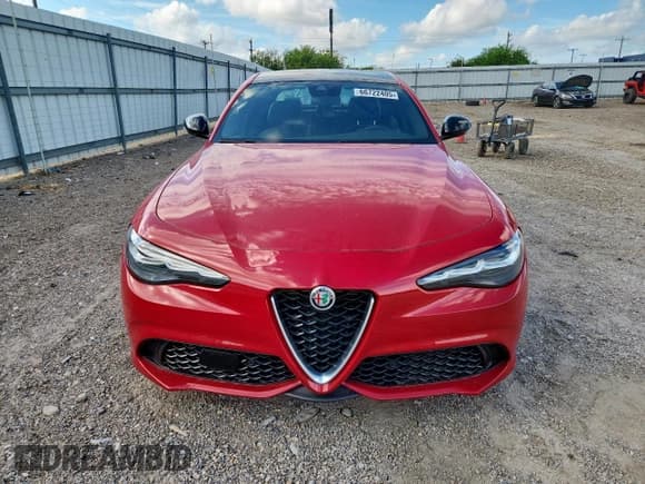 ✅ 2024 Alfa Romeo Giulia Veloce • VIN: ZARFAMBN9R7684662 • Lot: 66722405. Wystawiony na Copart z przebiegiem Nie podano. Bezpłatny archiwum sprzedaży aukcyjnych z USA i szczegółowy raport historii pojazdu na DreamBid. Zdjęcie 5.