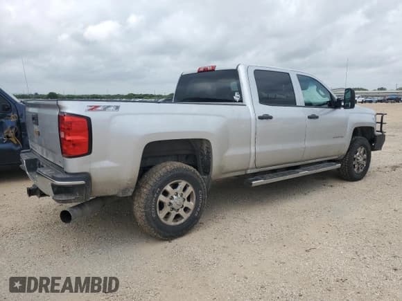 ✅ 2015 Chevrolet Silverado 2500HD LT • VIN: 1GC1KVE83FF135165 • Лот: 53682285. Опубликован ранее на Copart с пробегом 199 266 миль. Бесплатный доступ к архиву аукционных продаж из США и подробный отчёт об истории автомобиля на DreamBid. Изображение 3.