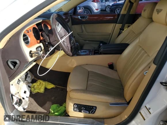 ✅ 2013 Bentley Flying Spur • VIN: SCBBR9ZA9DC078346 • Lot: 36786894. Wystawiony na Copart z przebiegiem Nie podano. Bezpłatny archiwum sprzedaży aukcyjnych z USA i szczegółowy raport historii pojazdu na DreamBid. Zdjęcie 7.