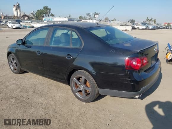 ✅ 2009 Volkswagen Jetta S • VIN: 3VWJZ71K39M155068 • Lot: 42944908. Listed on IAAI with 86,268 mi. Free auction sales archive from the USA and detailed vehicle history report at DreamBid. Image 3.