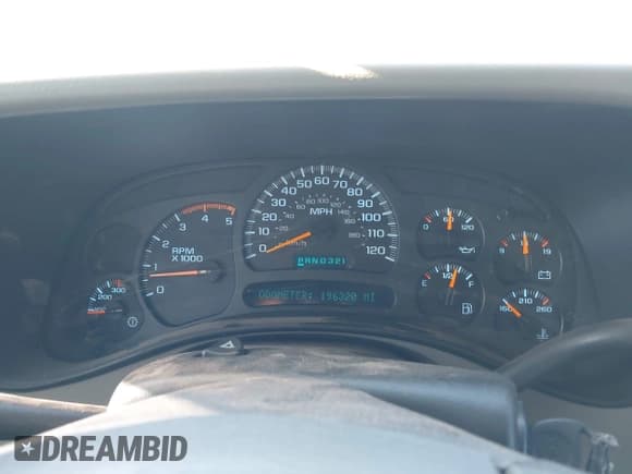 ✅ 2005 Chevrolet Silverado 2500HD LS • VIN: 1GCHK232X5F834481 • Lot: 43302751. Wystawiony na IAAI z przebiegiem 196 320 mil. Bezpłatny archiwum sprzedaży aukcyjnych z USA i szczegółowy raport historii pojazdu na DreamBid. Zdjęcie 7.