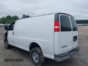 ✅ 2022 Chevrolet Express Cargo • VIN: 1GCWGAFP2N1183581 • Lot: 42559688. Wystawiony na IAAI z przebiegiem Nie podano. Bezpłatny archiwum sprzedaży aukcyjnych z USA i szczegółowy raport historii pojazdu na DreamBid. Zdjęcie 3.