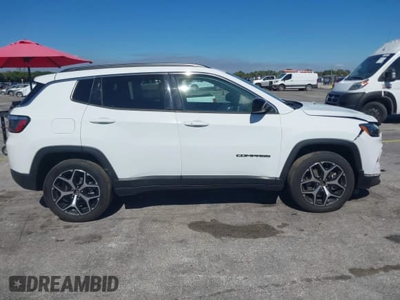 ✅ 2024 Jeep Compass Latitude • VIN: 3C4NJDBNXRT604481 • Lot: 43702930. Listed on IAAI with 44,238 mi. Free auction sales archive from the USA and detailed vehicle history report at DreamBid. Image 13.