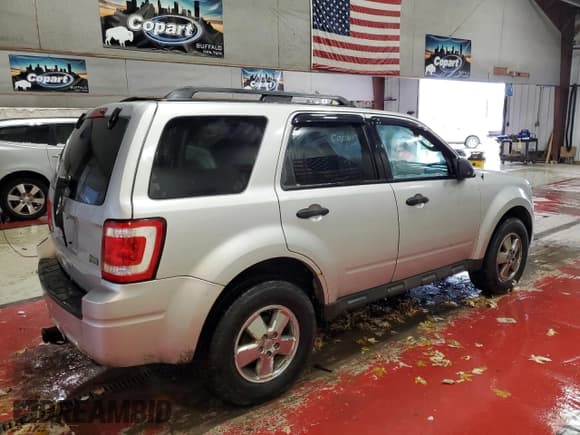 ✅ 2010 Ford Escape XLT • VIN: 1FMCU9DG6AKC73183 • Lot: 92097885. Wystawiony na Copart z przebiegiem 157 895 mil. Bezpłatny archiwum sprzedaży aukcyjnych z USA i szczegółowy raport historii pojazdu na DreamBid. Zdjęcie 3.